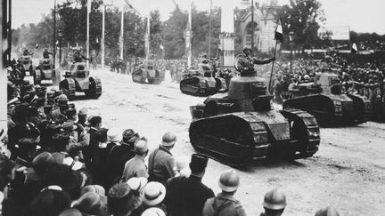 D&eacute;fil&eacute; militaire &agrave; Paris, le 14 juillet 1919. (ANN RONAN PICTURE LIBRARY / AFP)