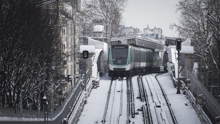 Un métro à Paris, le 8 février 2018. (JOEL SAGET / AFP)