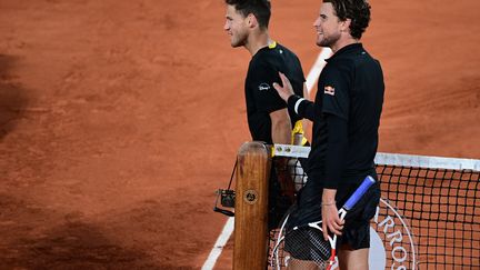 Dominic Thiem félicite son tombeur, Diego Schwartzman (MARTIN BUREAU / AFP)