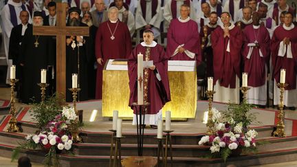 L'archevêque de Rouen Dominique Lebrun, mardi 2 août 2016 lors des obsèques du père Jacques Hamel. (CHARLY TRIBALLEAU / AFP)