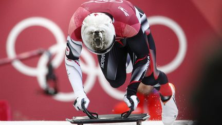 Pour Barrett Martineau, athlète canadien, c'est un ours. (EDGAR SU / REUTERS)