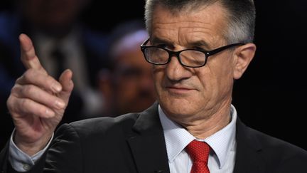 Le député des Pyrénées-Atlantiques Jean Lassalle a animé un débat sur les élections européennes à la prison de Bayonne, lundi 4 mars. (LIONEL BONAVENTURE / POOL)