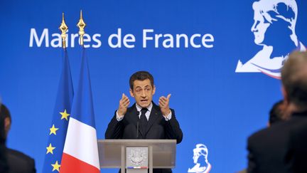 Nicolas Sarkozy s'exprimant &agrave; l'occasion du Congr&egrave;s des maires de France, le 23 novembre 2001, &agrave; l'Elys&eacute;e , &agrave; Paris. (PHILIPPE WOJAZER / AFP)