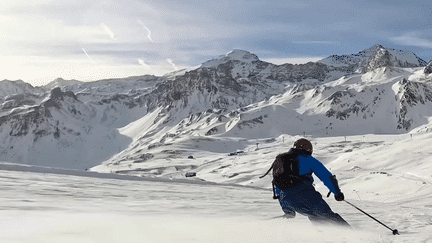 La station savoyarde de Tignes est l'une des premières à ouvrir son domaine skiable en cette fin d'année. Les amateurs de glisse s’offrent quelques frissons sur les pistes, les 23 et 24 novembre.