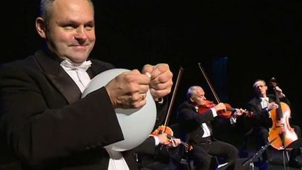 Le quatuor polonais MozART Group dynamite le répertoire classique sur la scène de Bobino à Paris jusqu'au 16 décembre 2018. (CAPTURE D'ECRAN CULTUREBOX)