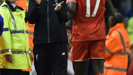 Mamadou Sakho, buteur dans le derby de la Mersey, félicité par son entraîneur, Jurgen Klopp (PAUL ELLIS / AFP)