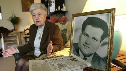 Malika Boumendjel, veuve de l'avocat algérien Ali Boumendjel (en photo), le 5 mai 2001. Elle&nbsp;s'exprime sur les conditions du décès de son mari, survenu le 23 mars 1957.&nbsp; (ERIC FEFERBERG / AFP)