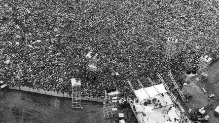 Vue aérienne du public de Woodstock en le 16 août 1969. (MARTY LEDERHANDLER/AP/SIPA / AP)