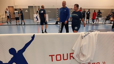 Hand à tout âge, un premier tournoi mixte des 55 ans et plus. (FREDERIQUE MARIE / FRANCE INFO / RADIO FRANCE)