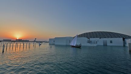 Vue du Louvre Abu Dhabi, dans la capitale des Emirats arabes unis, le 8 novembre 2017. (GIUSEPPE CACACE / AFP)