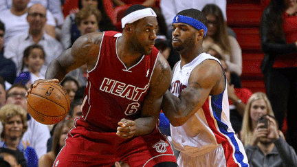 LeBron James contesté par Josh Smith