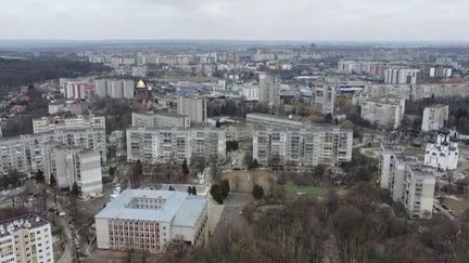 Guerre en Ukraine : Lviv se barricade