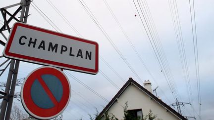 &nbsp; (Le maire de Champlan a nié dimanche s'être opposé à l'inhumation d'un bébé rom © MaxPPP)