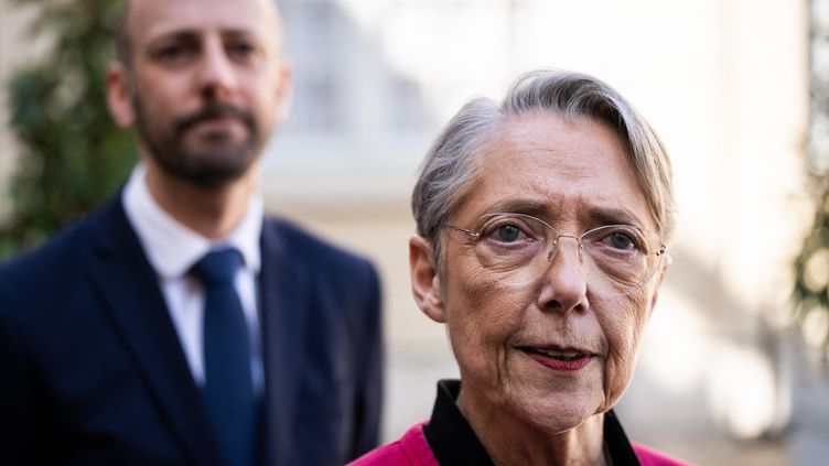 Prime Minister Elisabeth Borne during a meeting with the inter-union in Matignon on April 5, 2023. (XOSE BOUZAS / HANS LUCAS)