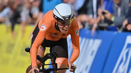 La Néerlandaise Ellen Van Dijk a remporté le titre du contre-la-montre individuel des Championnats du monde, lundi 20 septembre. (DIRK WAEM / AFP)