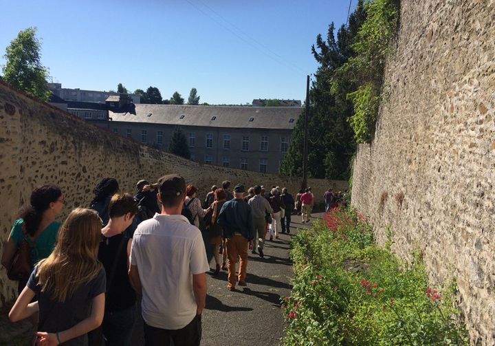 Descente dans les rues de Coutances vers la destination d'un concert de jazz...
 (Annie Yanbékian / Culturebox)