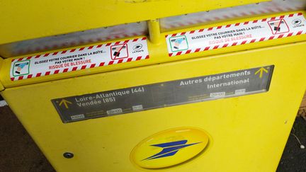 Les services postaux dans les territoires subiront une réduction de 50 millions d'euros. (MATHIEU THOMASSET / HANS LUCAS via AFP)