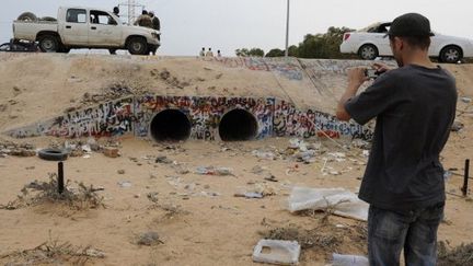 Le lieu où ont été tournées les premières images post-morterm de l'ancien dirigeant libyen. (PHILIPPE DESMAZES / AFP)