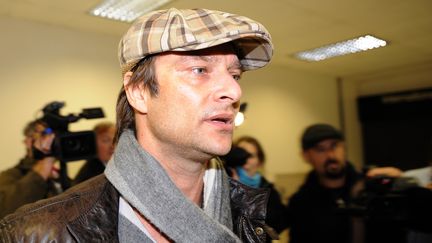 David Hallyday dans l'aéroport Los Angeles International&nbsp; (GABRIEL BOUYS / AFP)