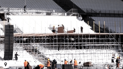 Visite du Pape à Marseille : le stade Vélodrome transformé pour une messe géante historique (franceinfo)