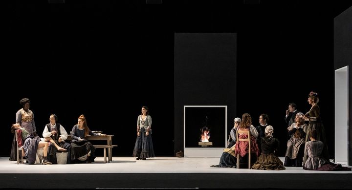 Scène de la pièce "Le Firmament", mise en scène par Chloé Dabert, au théâtre du Rond-Point, à Paris. (VICTOR TONELLI)