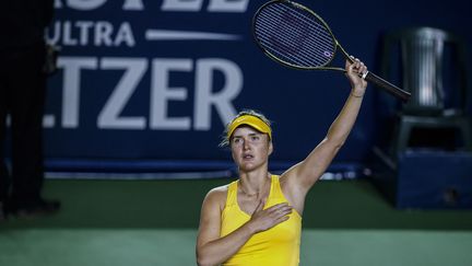 Elina Svitolina salue le public&nbsp;après son match face à Anastasia Potapova, le 1er mars 2022 au&nbsp;Monterrey Open. (MONTERREY OPEN / AFP)