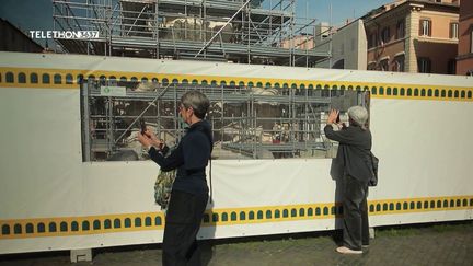 Avant l'ouverture du jubilé à Rome, en Italie, plusieurs travaux ont été engagés pour restaurer les monuments de la ville. Les attentes des touristes peuvent être déçues.