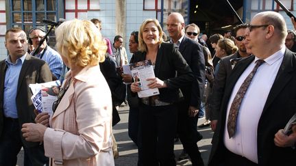 Marine Le Pen en visite au march&eacute; de Meaux (Seine-et-Marne) le 24 mars 2012. (THOMAS PADILLA / MAXPPP)