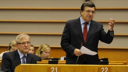 José Manuel Barroso debout à Bruxelles, le 12 octobre 2011. (JOHN THYS / AFP)