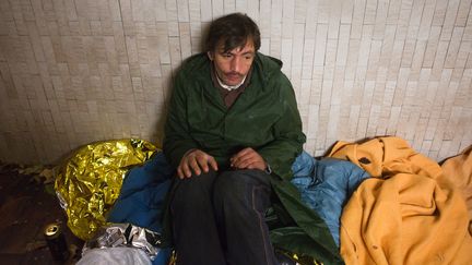 Un homme sans domicile, &agrave; Chatou (Yvelines), le 3 novembre 2012. (LOIC VENANCE / AFP)