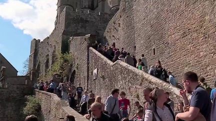 Vacances : le Mont-Saint Michel peine à recruter du personnel (FRANCE 2)