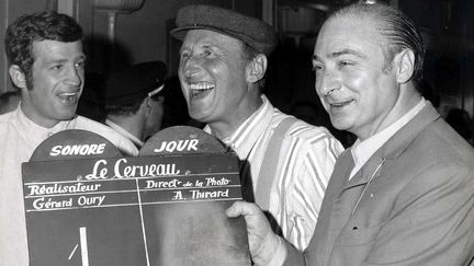 Gérard Oury aux côtés de Jean-Paul Belmondo et Bourvil en 1968 sur le tournage du "Cerveau".
 (Lévy/Sipa)