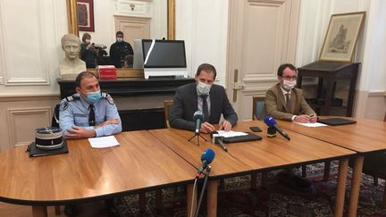 Conférence de presse du procureur de la République d'Amiens Alexandre de Bosschère, lundi 16 novembre, au sujet du décès de deux adolescents à Poulainville. (ELISE RAMIREZ / FRANCE TELEVISIONS)