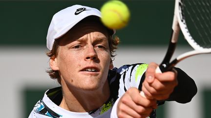 Jannik Sinner entend bien gêner Rafael Nadal (ANNE-CHRISTINE POUJOULAT / AFP)