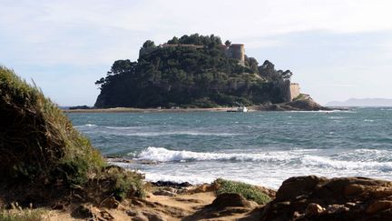 Le fort de Brégançon, sur la commune de Bormes-les-Mimosas. (ERIC ESTRADE / AFP)