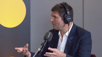 VIDEO. "Les députés français font le jeu de Musk et de la polarisation", déplore l’économiste Yann Algan