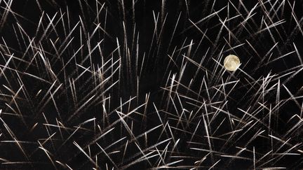 La "super Lune" vue depuis Mosta (Malte), le 10 ao&ucirc;t 2014. (DARRIN ZAMMIT LUPI / REUTERS)