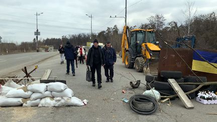 Les habitants de Irpin fuient la ville sous la pression des bombardements russes, le 6 mars 2022. Photo d'illustration. (GILLES GALLINARO / RADIO FRANCE)