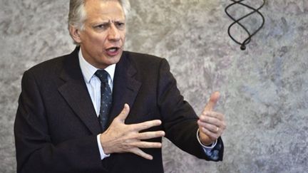 Dominique de Villepin s'explique lors d'une conférence de presse, le 22 février 2011, à Lyon. (AFP - Jean-Philippe Ksiazek)