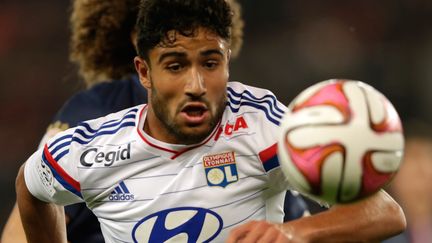 Le joueur de l'Olympique lyonnais Nabil Fekir, lors d'une rencontre contre le PSG, le 21 septembre 2014, au Parc des Princes, &agrave; Paris. (KENZO TRIBOUILLARD / AFP)