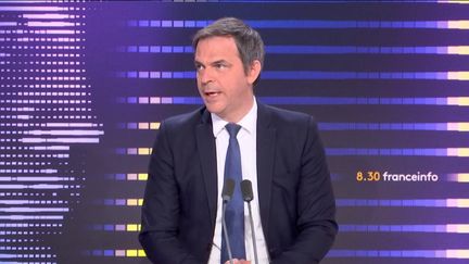 Olivier Véran, porte-parole du gouvernement et ministre délégué chargé du Renouveau démocratique, sur franceinfo mardi 18 avril 2023. (FRANCEINFO / RADIOFRANCE)