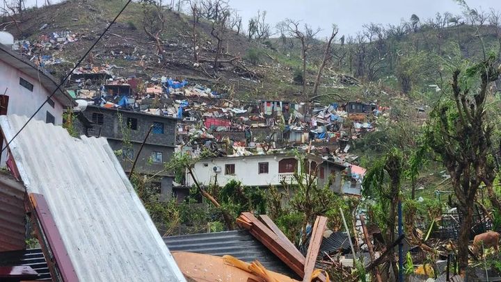 Les dégâts dans les bidonvilles de Kawéni après le passage du cyclone Chido samedi 14 décembre. (MAYOTTE LA 1ERE)