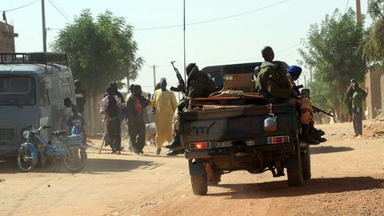 Des soldats maliens patrouillent &agrave; Kidal (Mali), le 30 janvier 2013. (SIA KAMBOU / AFP)