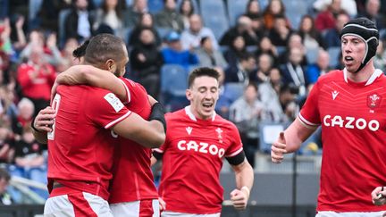 Les joueurs du Pays de Galles célébrant l'essai du bonus offensif face à l'Italie à Rome, le 11 mars 2023. (TIZIANA FABI / AFP)