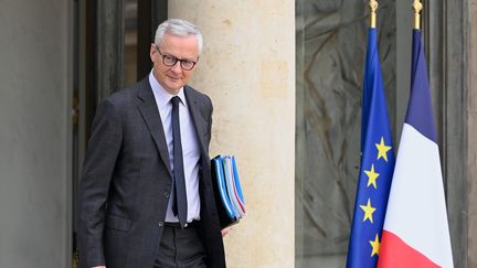 Le ministre de l'Economie et des Finances Bruno Le Maire à la sortie du Conseil des ministres le 31 octobre 2023 (JULIEN MATTIA / LE PICTORIUM / MAXPPP)