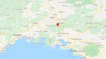 La victime a été visée alors qu'elle se trouvait dans un restaurant à Eygalières (Bouches-du-Rhône). (GOOGLE MAPS)