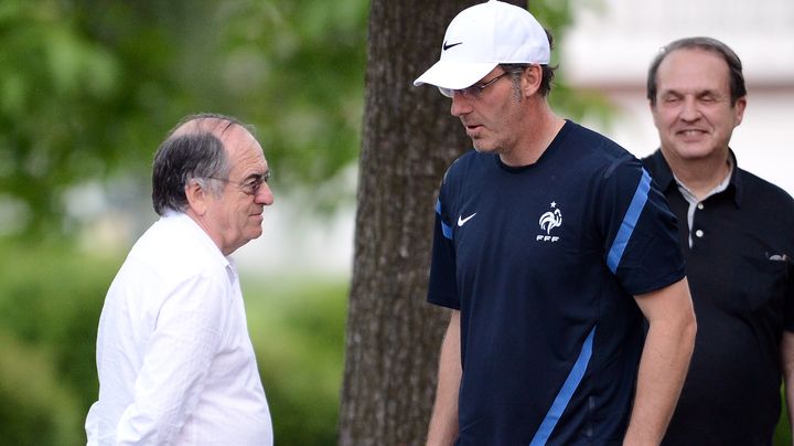 Le sort de Laurent Blanc (&agrave; droite) repose entre les mains du pr&eacute;sident de la FFF, No&euml;l Le Gra&euml;t (&agrave; gauche). (FRANCK FIFE / AFP)