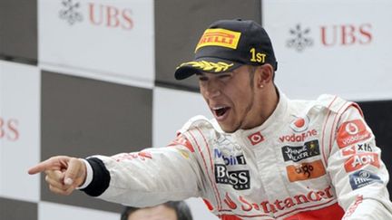 Lewis Hamilton (McLaren) remporte le Grand Prix de Chine devant Vettel et Webber (Red Bull). Il s'imposera également en Allemagne et à Abou Dhabi et terminera la saison à la 5e place.