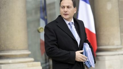 Le ministre de l'Industrie Eric Besson quitte l'Elysée, le 15 décembre 2010. (AFP - Lionel Bonaventure)