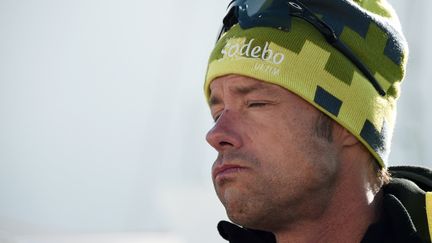 Le skipper Thomas Coville, quelques heures apr&egrave;s avoir heurt&eacute; un cargo d&egrave;s la premi&egrave;re nuit de la Route du Rhum, le 3 novembre 2014 &agrave; Roscoff (Finist&egrave;re). (DAMIEN MEYER / AFP)